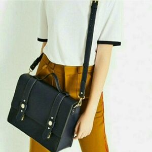 💙HP💙 NEW 2-in-1 Convertible Crossbody Zara